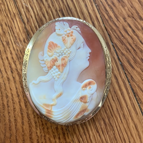 Gorgeous Lady Cameo - Picture 2 of 6